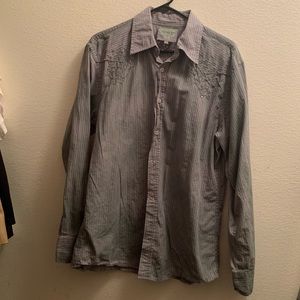 Men’s Roar long-sleeved shirt.